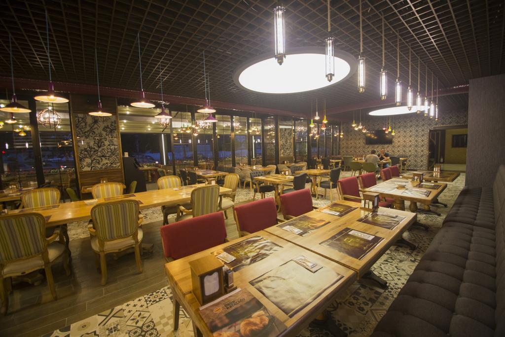 The Corner Hotel Sincan Екстер'єр фото