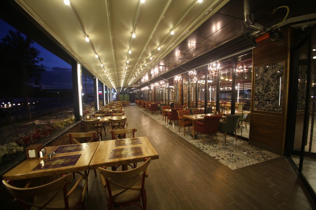 The Corner Hotel Sincan Екстер'єр фото