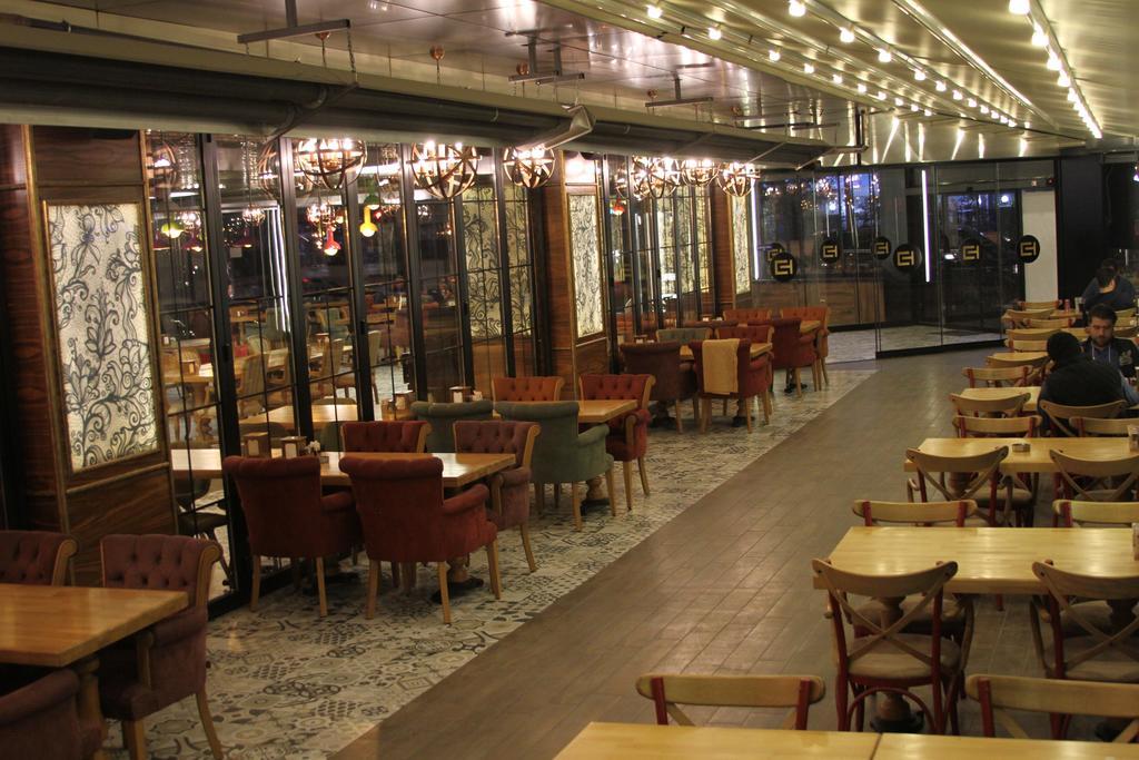 The Corner Hotel Sincan Екстер'єр фото