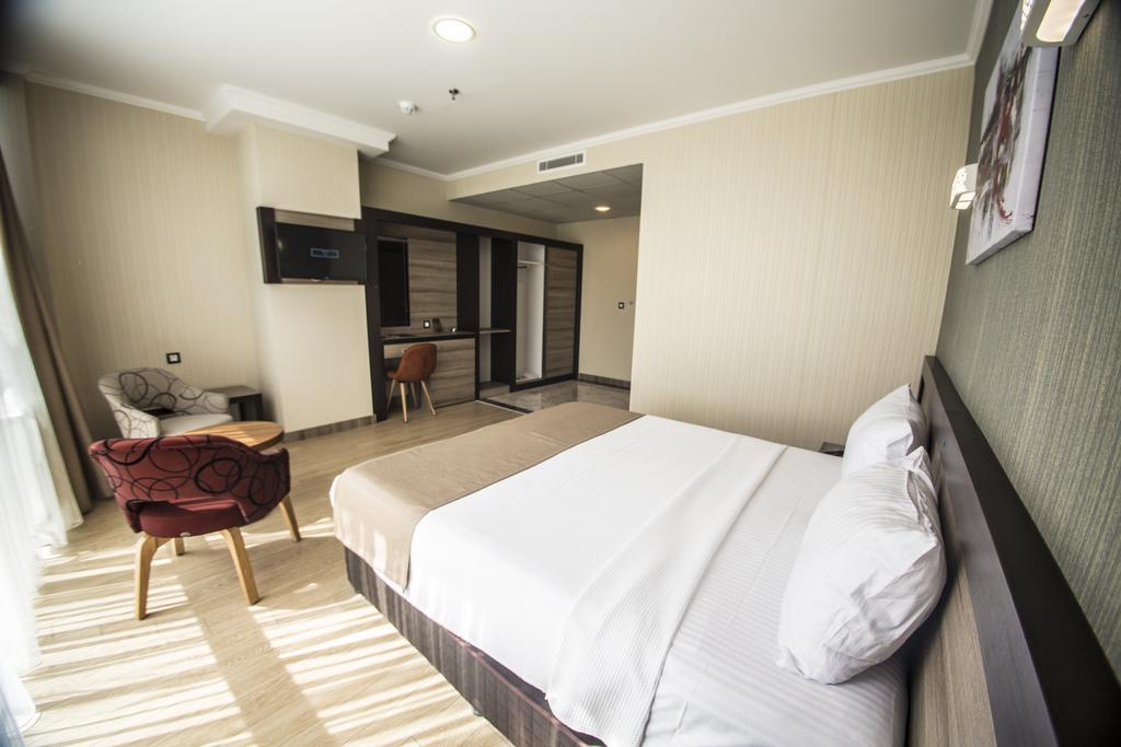 The Corner Hotel Sincan Екстер'єр фото