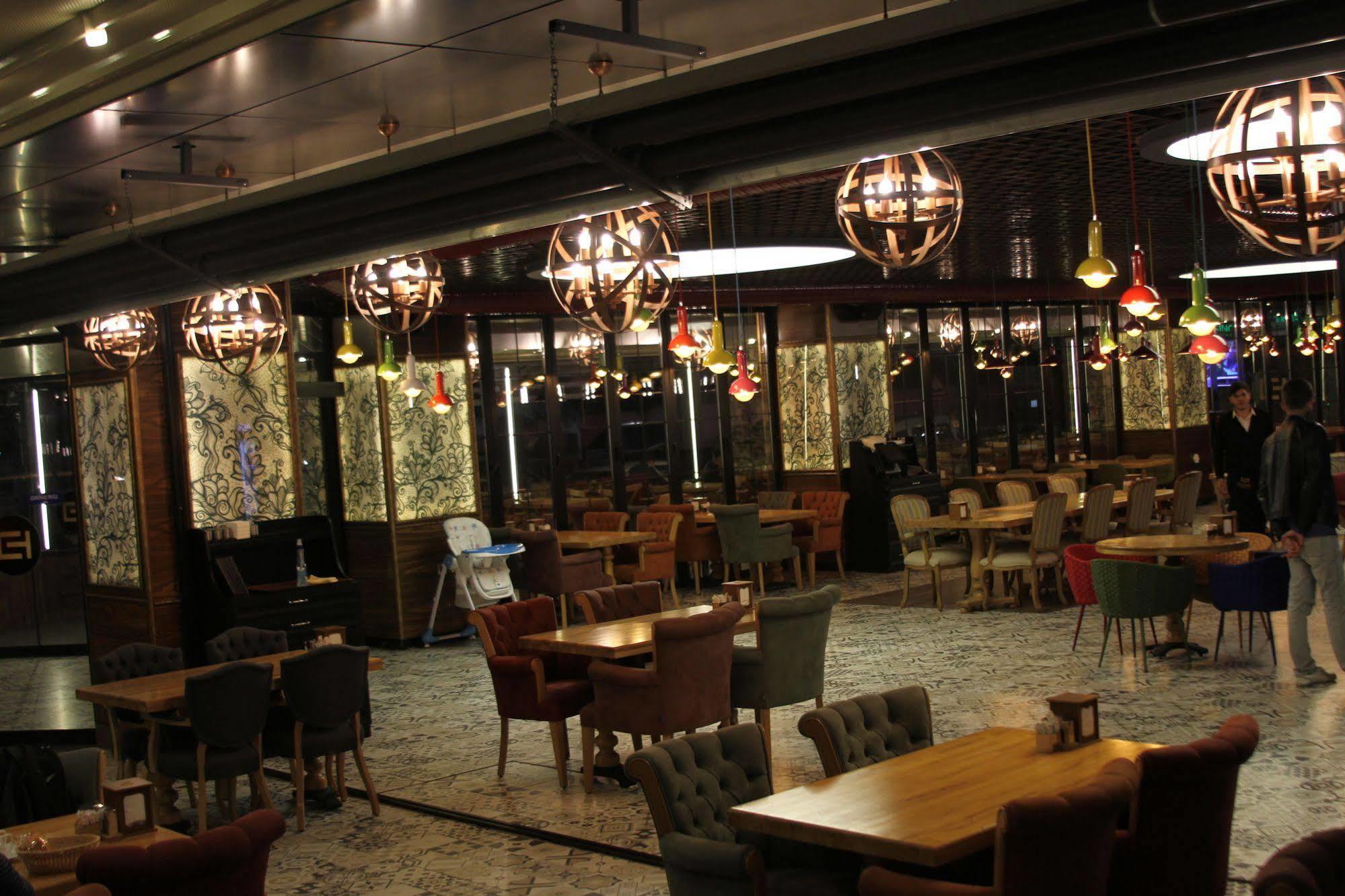 The Corner Hotel Sincan Екстер'єр фото