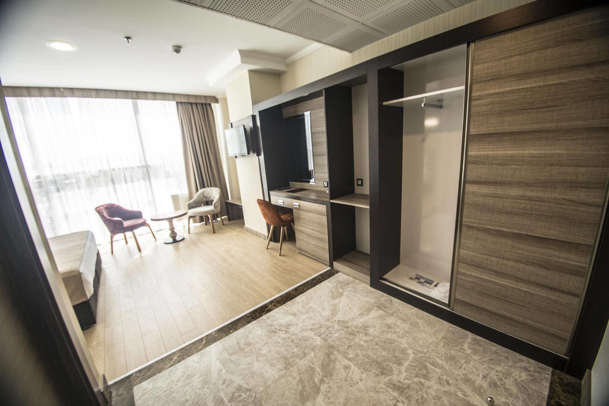 The Corner Hotel Sincan Екстер'єр фото